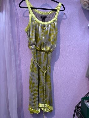 Signature by Robbie Bee Yellow and Silver Floral Pleated Midi Dress